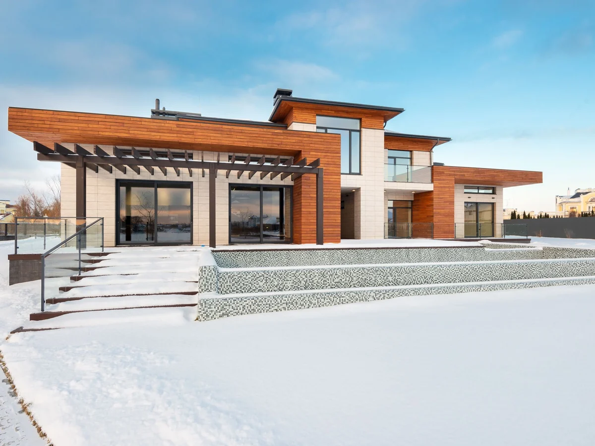 Contemporary house with a covered terrace and tall windows